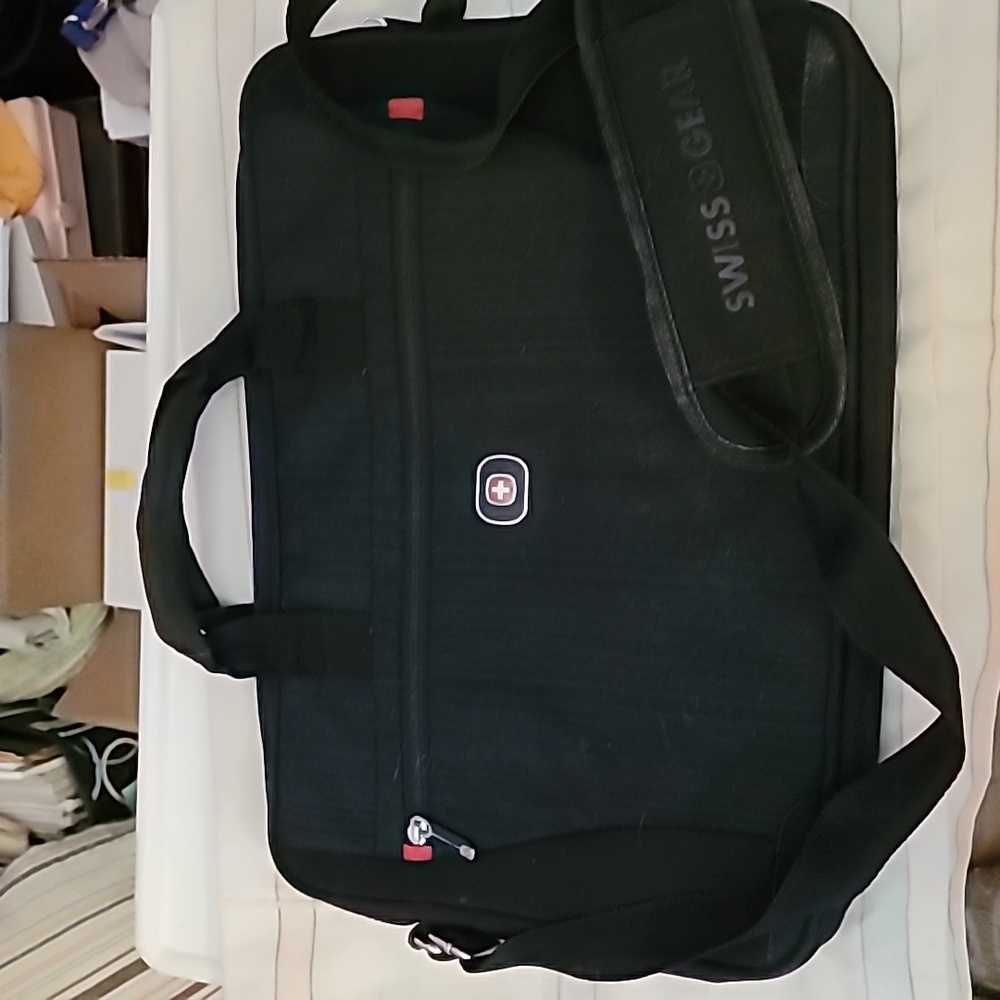 SWISS GEAR PADDED ELECTRONICS CASE-UNISEX- 16 x 11 x 1.5